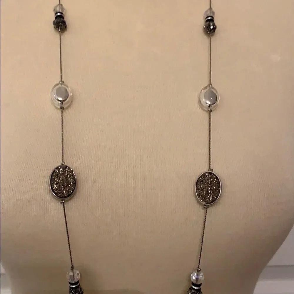 New York and Co crystal necklace